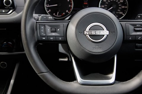 Nissan Qashqai DIG-T ACENTA PREMIUM DCT MHEV 18