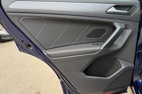 Volkswagen Tiguan R LINE TSI BMT 4MOTION DSG -RARE LEATHER INTERIOR -CAMERA -APPLE CARPLAY  33