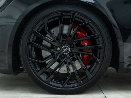 Audi RS4 Avant CARBON BLACK