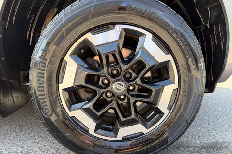 Nissan Navara DCI TEKNA AUTOMATIC - APPLE CAR PLAY - TOWBAR - REAR CANOPY 50