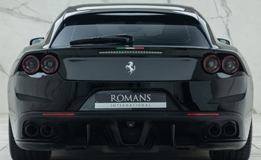 Ferrari GTC4 Lusso T 8