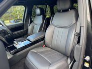 Land Rover Range Rover 3.0 Range Rover SE D MHEV Auto 4WD 5dr 33