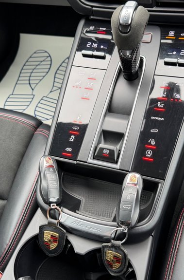 Porsche Macan GTS PDK -BURMESTER HIGH END -PAN ROOF -GTS SPORT PACK-PTV PLUS -£19K EXTRAS 