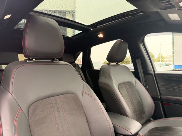 Ford Kuga ST-LINE X 23