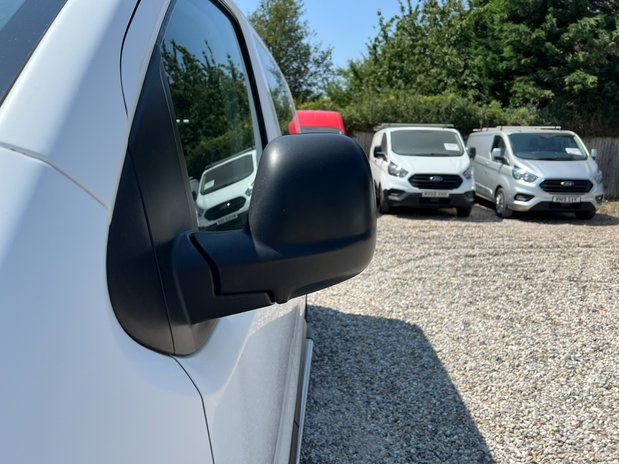 Peugeot Expert Crew Cab (SOLD) MWB L2H1 Low Roof Professional 3100 Air Con Alloys Sensors 18