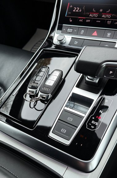 Audi Q7 TDI QUATTRO S LINE MHEV - ONE LADY OWNER  