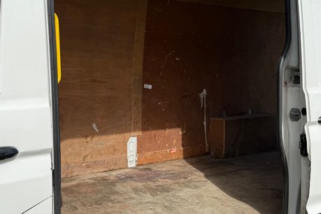 Volkswagen Crafter CR35 TDI L H/R P/V STARTLINE 24