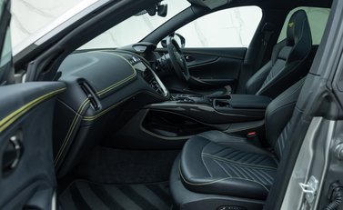 Aston Martin DBX 707 21