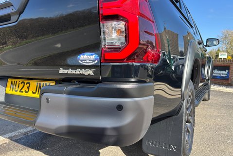 Toyota Hilux Invincible X 4WD 2.8 D-4D Double Cab Pickup - Hardtop Canopy 28