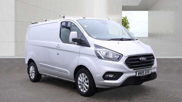 Ford Transit Custom SWB L1H1 Low Roof Limited 300 Air Con Alloys Sensors EURO 6 NO VAT 2