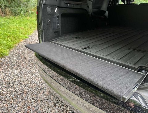 Land Rover Discovery 3.0 Discovery Dynamic HSE D MHEV Automatic 4WD 5dr 43