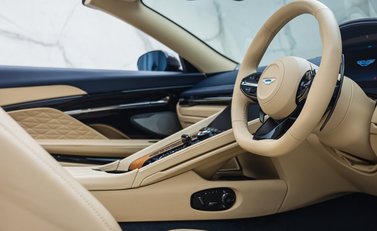 Aston Martin DB12 Volante 17