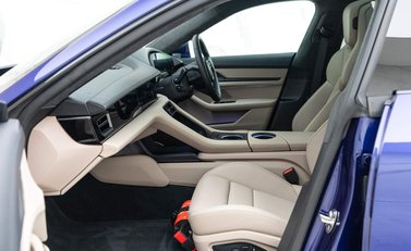 Porsche Taycan TURBO 93KWH 11