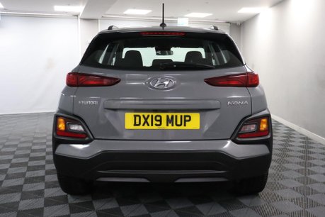 Hyundai KONA SE 8