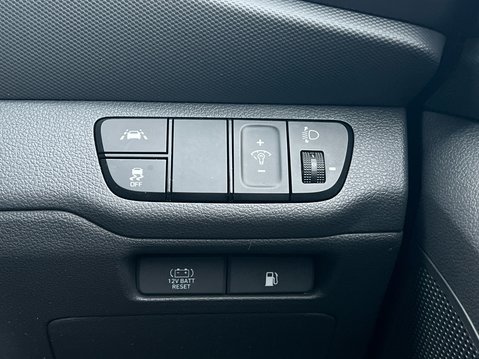 Hyundai IONIQ PREMIUM MHEV 36
