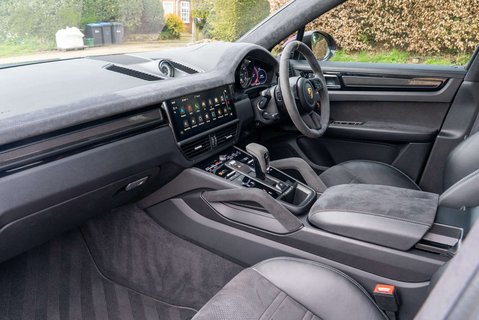 Porsche Cayenne 4.0T V8 TURBO GT 9