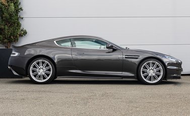 Aston Martin DBS V12 3