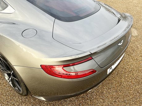 Aston Martin Vanquish V12 30