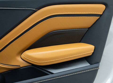 Aston Martin V12 Vantage 23