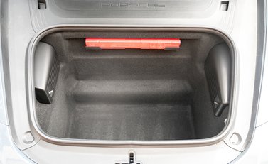 Porsche 911 (991.2) Carrera 27