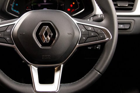 Renault Captur TECHNO E-TECH 18