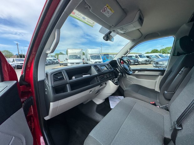 Volkswagen Transporter SWB L1H1 Low Roof Highline 4Motion T32 Air Con Alloys EURO 6 NO VAT 16