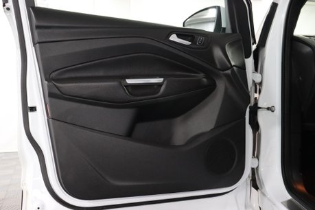 Ford Kuga ST-LINE 25