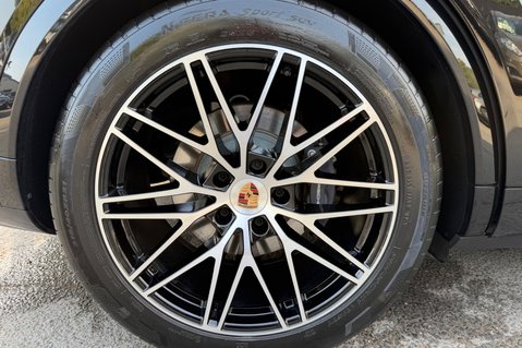 Porsche Cayenne V6 E-HYBRID BLACK EDITION -MATRIX LEDS -360 CAMS -WHITE LEATHER INTERIOR 83