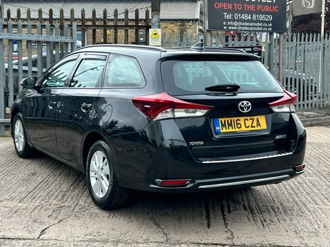 Toyota Auris VVT-I ACTIVE TOURING SPORTS 11