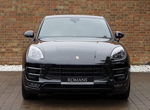 Porsche Macan Turbo Performance Package 2