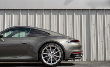 Porsche 911 Carrera (992) 27