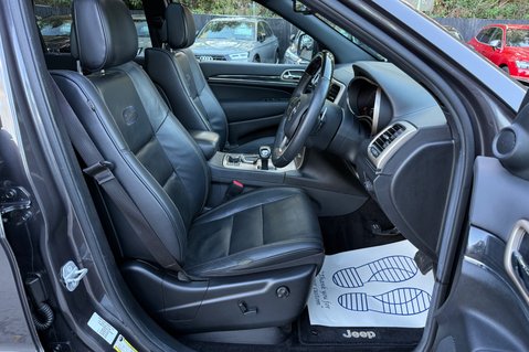 Jeep Grand Cherokee V6 CRD OVERLAND -2 OWNERS -8 SERVICES -PAN ROOF - HUGE SPEC 15