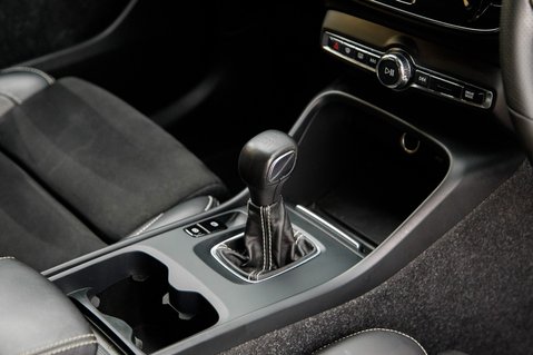 Volvo XC40 T3 R-DESIGN 37