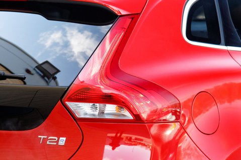 Volvo V40 T2 R-DESIGN NAV PLUS 9
