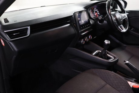 Renault Clio ICONIC TCE BOSE 34