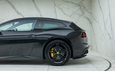 Ferrari GTC4 Lusso V12 39