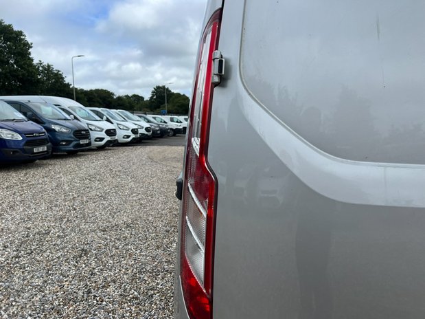 Ford Transit Custom SWB L1H1 Low Roof Limited 270 Air Con Alloys Sensors EURO 6 NO VAT 24