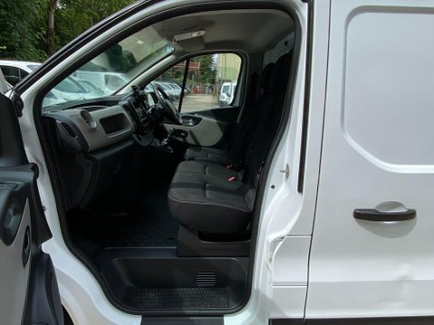 Renault Trafic 1.6 dCi 27 Business+ Panel Van 5dr Diesel Manual SWB Standard Roof Euro 6 ( 33