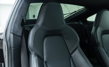 Porsche 911 Carrera 4S (992) 12