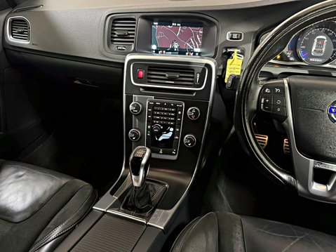 Volvo V60 D3 R-DESIGN NAV 2.0 MANUAL 17