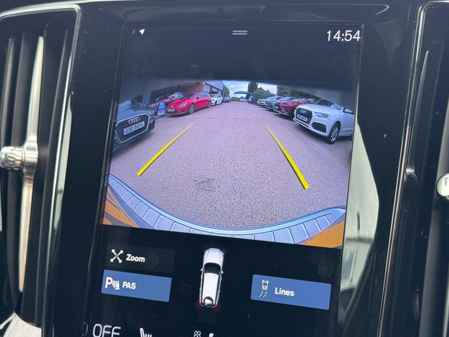 2021 Volvo V60 — image 15