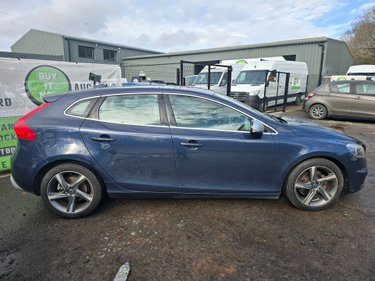 Volvo V40 D2 R-DESIGN 1