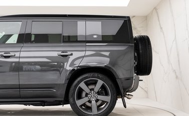 Land Rover Defender 110 V8 24