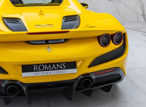 Ferrari F8 SPIDER 41