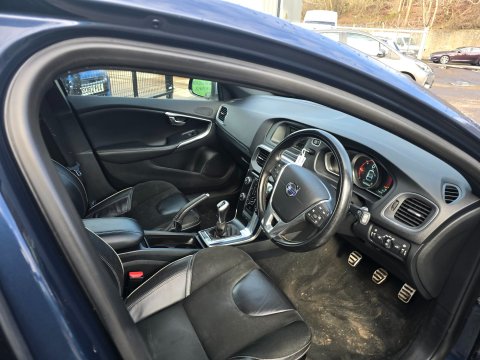 Volvo V40 D2 R-DESIGN 5