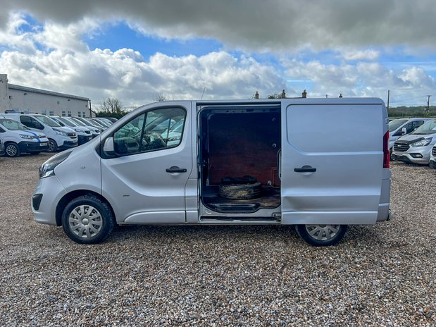 Vauxhall Vivaro SWB Low Roof Sportive 2700 Air Con Sensors Euro 6 NO VAT 11