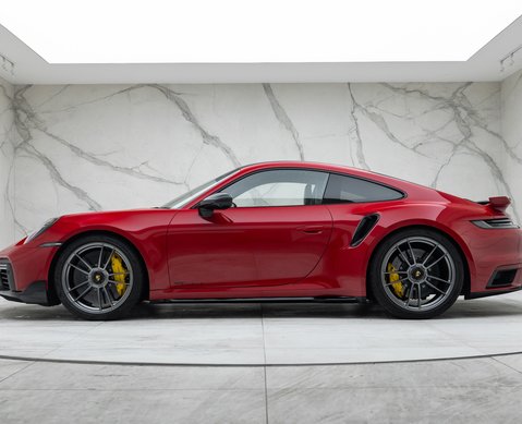 Porsche 911 Turbo S (992) Lightweight