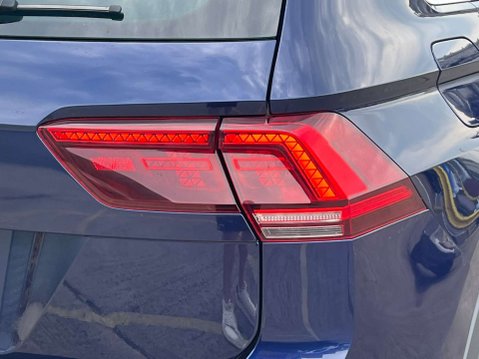 Volkswagen Tiguan 2.0 Tiguan R-Line TDI BlueMotion Technology 4Motion Semi-Automatic 4WD 5dr 61