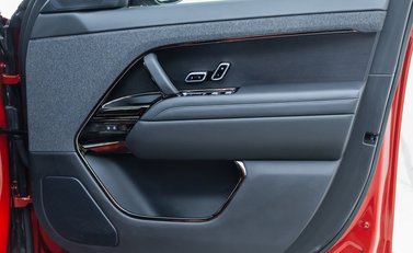 Land Rover Range Rover Sport P550e AUTOBIOGRAPHY 26