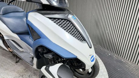 Piaggio MP3 YOURBAN LT 300 RIDE ON A CAR LICENCE TRIKE BIKE PROJECT 8